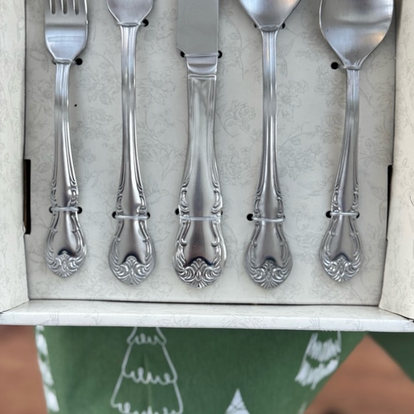 The Pioneer Woman Silver Flatware Set - Picture 5 of 9